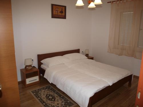 Postel nebo postele na pokoji v ubytování Apartments Pečnik