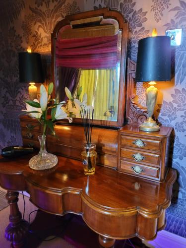 Televisyen dan/atau pusat hiburan di Ravenscroft B&B