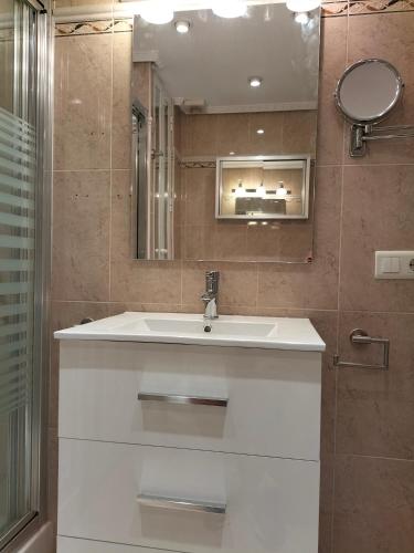 APARTAMENTO 1ª LINEA PLAYA GARAJE PISCINAS TERRAZA