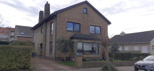Photo de la galerie de l'établissement Kamer + douche in villa, à Knokke-Heist