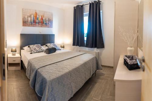 Posteľ alebo postele v izbe v ubytovaní Apartments Sutalo