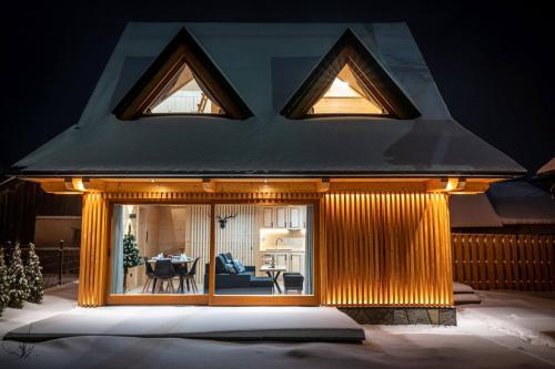 a house with a living room and a dining room at Górska Baja Premium House in Witów