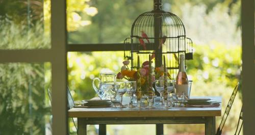 a table with a bird cage on top of it at B&B Puntodivista in Chieri