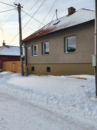 a house with snow in front of it at Chalupa Margareta in Telgárt