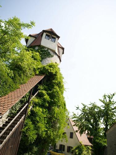 a house on the side of a building at Vinotel Augustin in Sulzfeld am Main