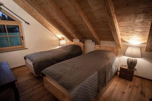 a bedroom with two beds in a wooden cabin at Chalet Deluxe - Das Premium Ferienhaus im Sauerland in Schmallenberg