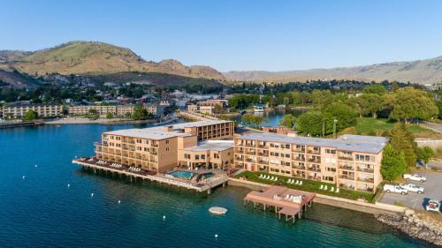 an aerial view of a hotel on the water at Grandview Lake Chelan- Waterfront View, Pool, Hot tub, Golf, 1 Min To Downtown in Chelan