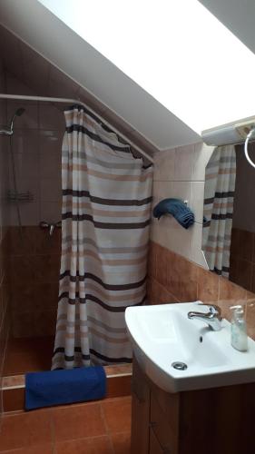 Un baño de Napsugár Apartman