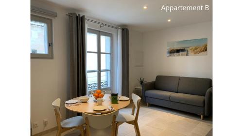a living room with a table and a couch at Holiday in Arles: Appartement de l'Amphithéâtre in Arles