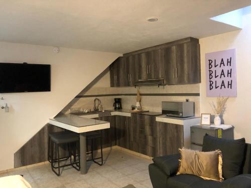 Η κουζίνα ή μικρή κουζίνα στο Loft Meraki with parking 7min to downtown