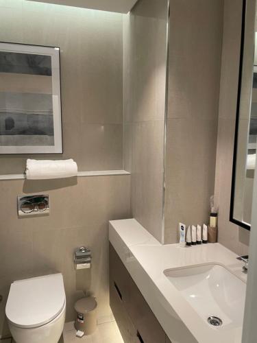 Koupelna v ubytování Address Beach Resort Residence Fujairah