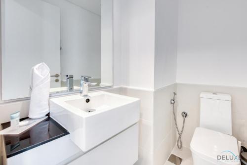 A bathroom at Alluring 1BR at The Pulse Blvd C3 Dubai South by Deluxe Holiday Homes
