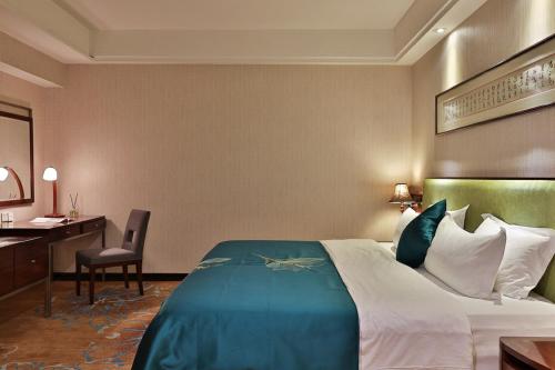 Cama o camas de una habitación en Shunde Grand View Hotel