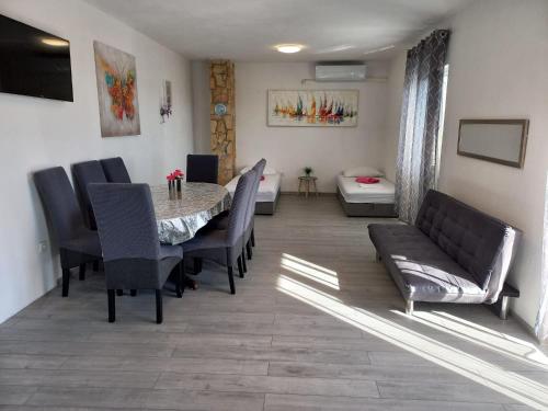 TV a/nebo společenská místnost v ubytování Apartman Marica