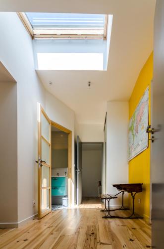 a skylight in the ceiling of a room with a table at Gîte Ohlavache! in Champtoceaux