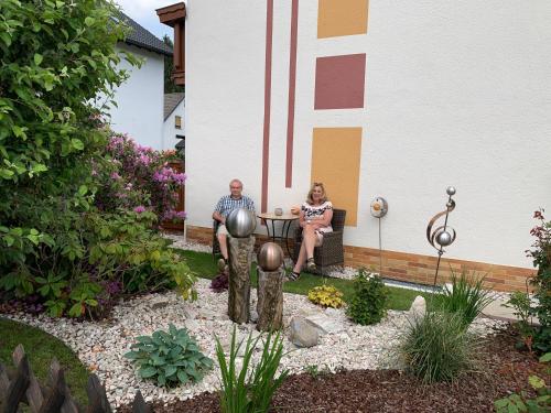 Foto dalla galleria di Ferienwohnungen und Gästezimmer Herrmann a Steinbach am Wald