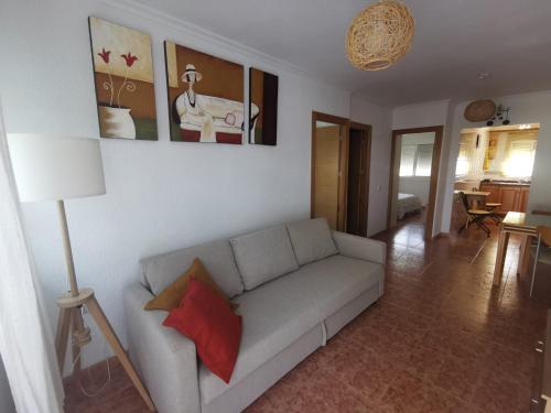 Oleskelutila majoituspaikassa Apartamento totalmente equipado con jardín y WiFi Santa Pola Gran Alacant