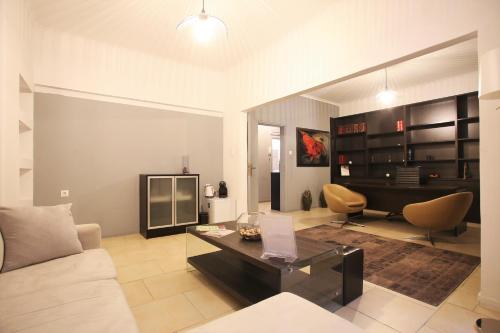 Area soggiorno di GK Athens by GK Properties