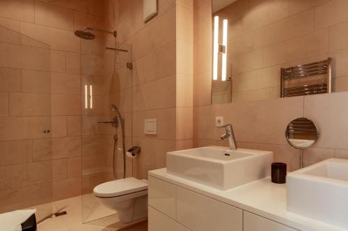 Un baño de Exclusive Apartment with Spa Area near Ischgl