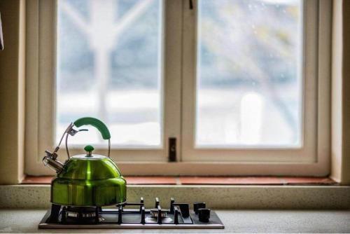 Dapur atau dapur kecil di 52 on Fish Hoek
