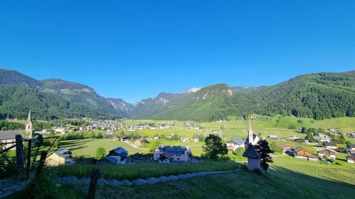 a village in a valley with mountains in the background at Appartement Alpenblick in Gosau