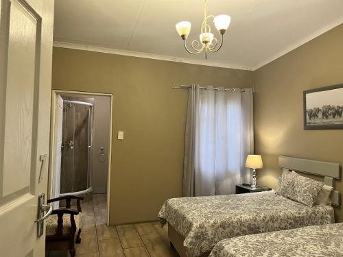 Postel nebo postele na pokoji v ubytování khaya4u Guesthouse