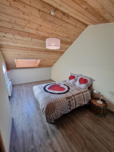 a bedroom with a large bed in a attic at Maison + jardin vue sur les montagnes in Barcelonnette