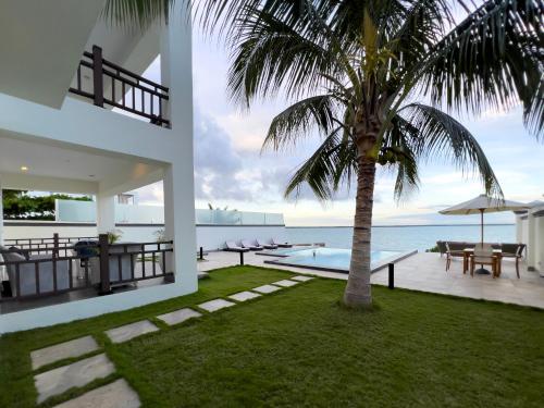 Het zwembad bij of vlak bij Zanzibar DT Beachfront Villa