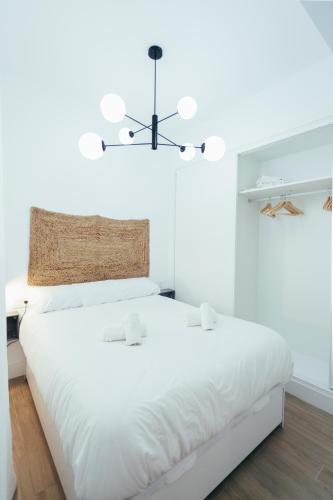 Modern with balcony- 2Bd 2Bth- San Vicente