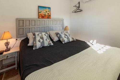 Een bed of bedden in een kamer bij Los Olivos, Nerja