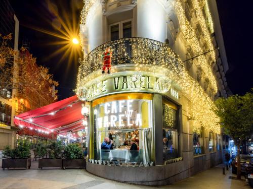a building with a sign for a gift shop at night at Preciados in Madrid