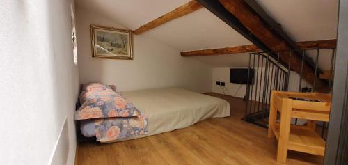a bedroom with a bed and a desk in a room at BB IL CIPPO in Verona