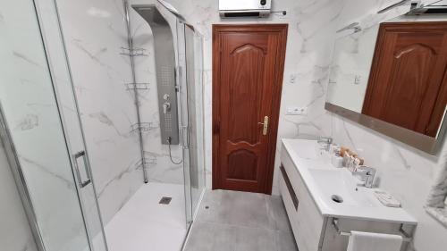 Ein Badezimmer in der Unterkunft Apartamento Capricho de Muxía