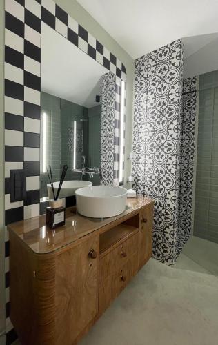 a bathroom with a sink and a mirror at ConnectIN Apartments in Pale