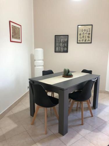 a dining room table with chairs in a room at Tabula House - 4 ELEMENTS in Catania