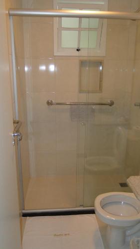 a bathroom with a shower with a toilet at Flats Martinez in Conservatória