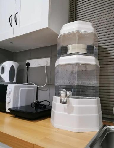 a food processor sitting on top of a kitchen counter at Cozy Studio house /Soho Unit Near Kampar Utar in Kampar