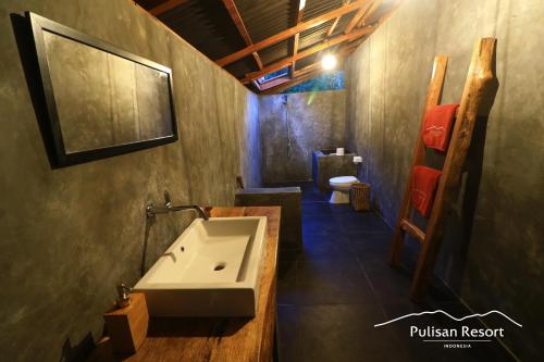 Pulisan Resort tesisinde bir banyo