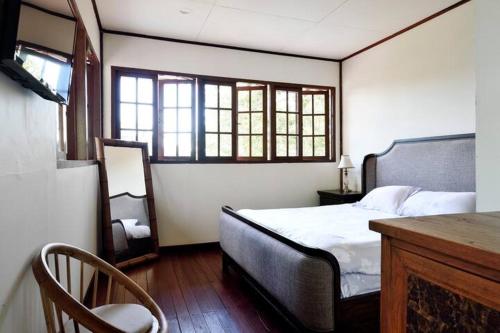 Un pat sau paturi într-o cameră la Nongsa Village Peaceful Villa in private beach Resort