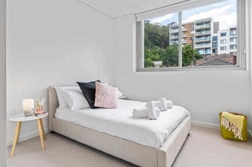 Gallery image of Cool Coastal Pad with Panoramic Water Views in Gosford