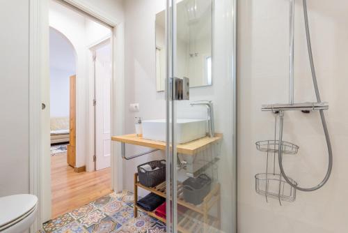 A bathroom at El Carmen Flat