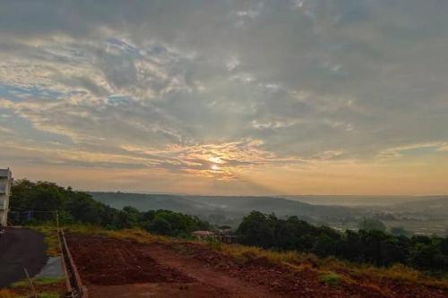 a view of the sunset from a dirt road at Riddhi Sea View Bungalow in Ratnagiri