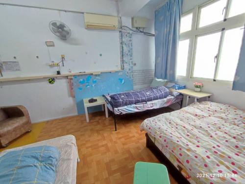 Säng eller sängar i ett rum på 金門瑜仙-住宿租機車-接機免費