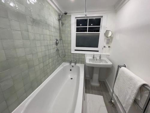 New Lovely 2-bedroom Condo in Chelsea