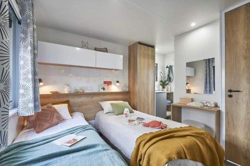 Ліжко або ліжка в номері Camping Porto Vecchio