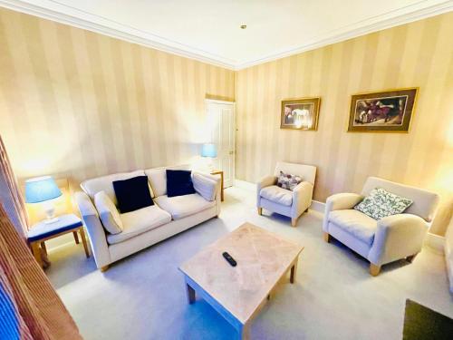New Lovely 2-bedroom Condo in Chelsea