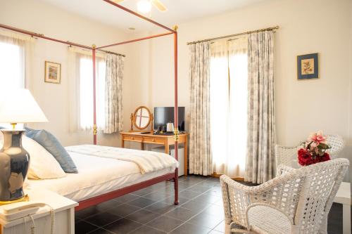 a bedroom with a bed and a table and chairs at Lagou Raxi Country Hotel in Lafkos