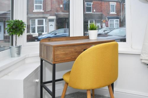 Φωτογραφία από το άλμπουμ του Parotia House by YourStays - 3 Bedroom House in Stoke-on-Trent σε Stoke on Trent
