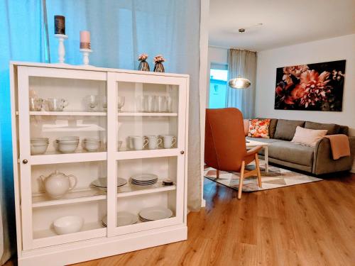 Χώρος καθιστικού στο Cozy Apartment with Parking Garage near Outlet