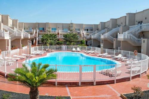 an image of a swimming pool at a resort at Caleta Sunset in Caleta De Fuste